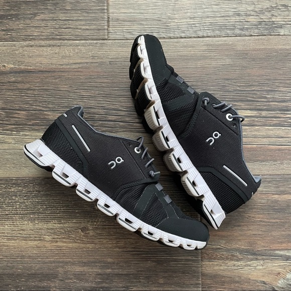 On Running Cloud 5, Women’s Size 6, Black/White, Pre-Owned 9/10 Condition - Picture 2 of 7